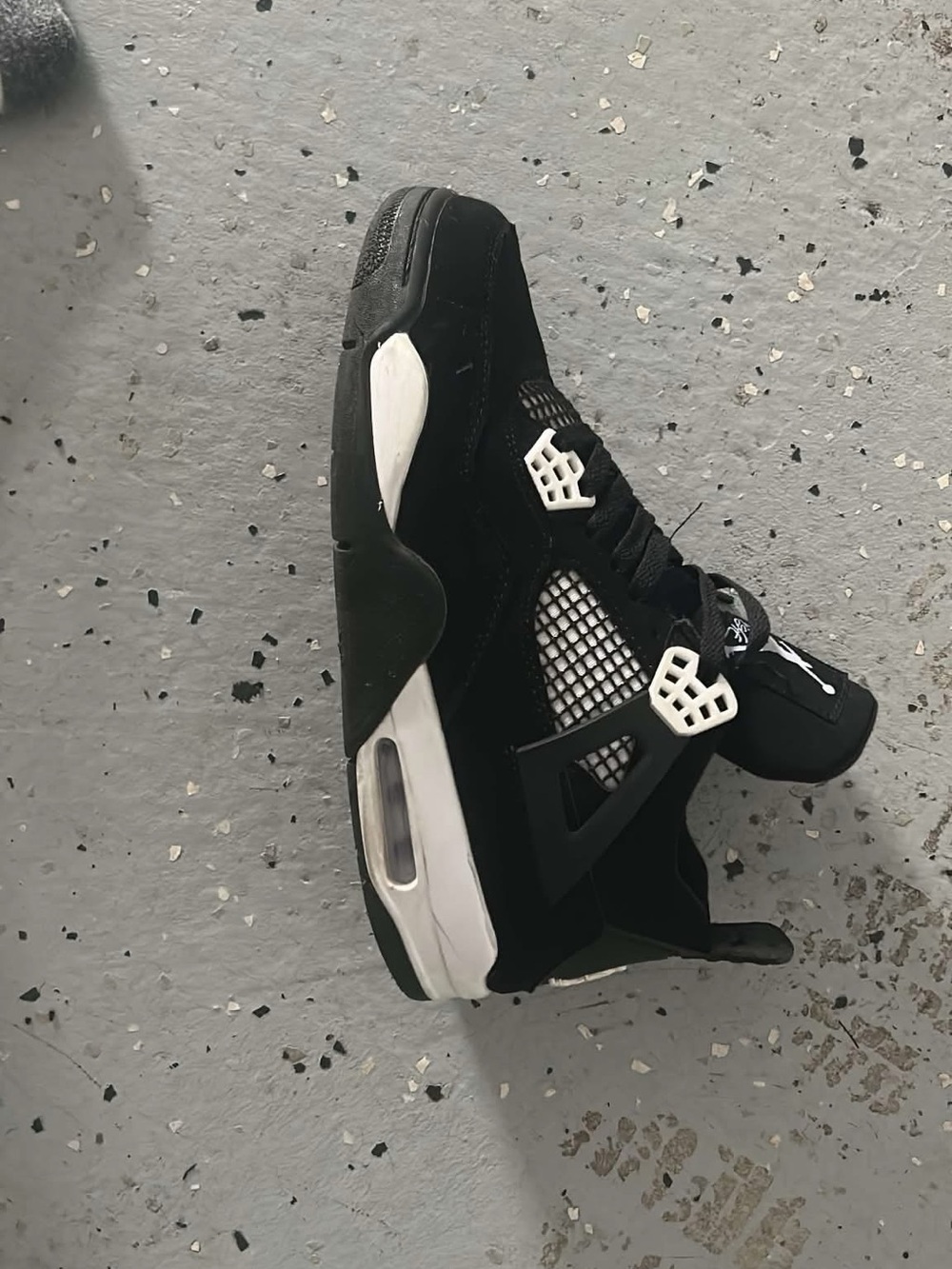Jordan Men's Black and White Retro Basketball Sneakers